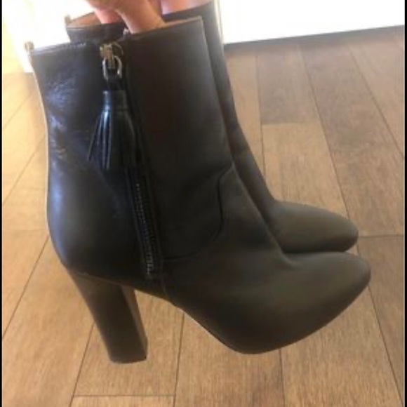 Brandnew Sarah Jessica Parker(SJP) Handmade in Italy black leather ankle boots. - Picture 10 of 10